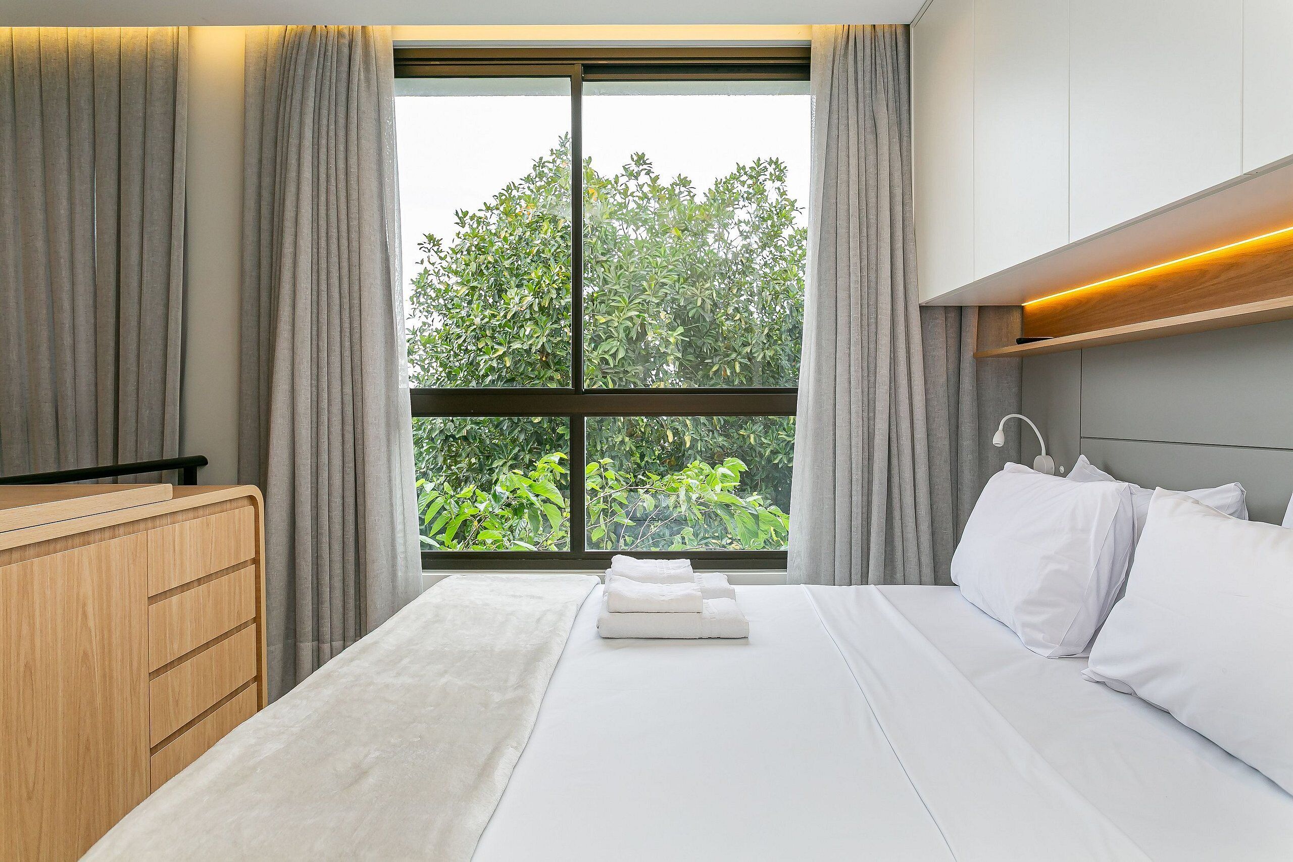 Ferros/tábuas de passar roupa, acesso à internet, roupa de cama