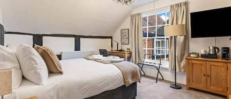 Schreibtisch, Bügeleisen/Bügelbrett, WLAN, Bettwäsche