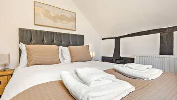 Desk, iron/ironing board, WiFi, bed sheets