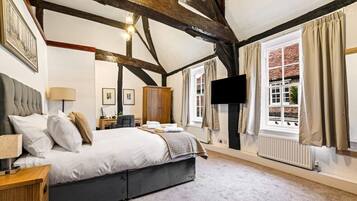 Skrivebord, strykejern/-brett, wi-fi og sengetøy