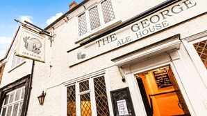 The George Ale House with a sign indicating it is an adult-only venue. - The George Inn - Room 4 (Great Missenden)