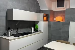 Kühlschrank, Mikrowelle