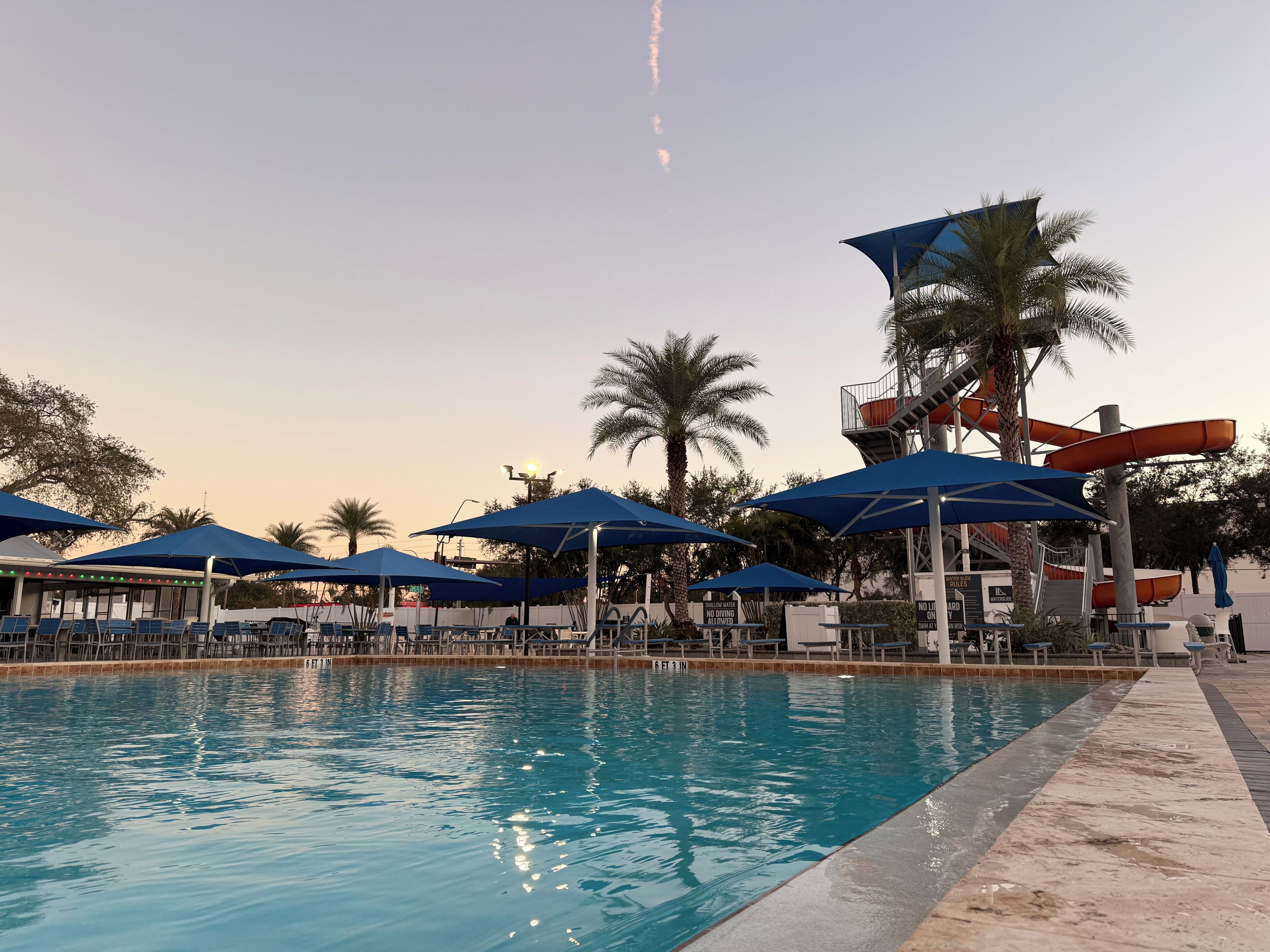 Piscine intérieure, piscine extérieure