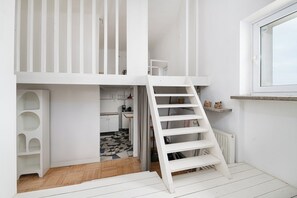 Superior Apartment, City View | Living area | Smart TV - RentPlanet - Apartament Krucza (Warsaw)