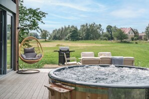 Outdoor spa tub - VILANOVKA (Przodkowo)