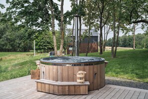 Outdoor spa tub - VILANOVKA (Przodkowo)