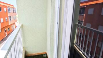 Apartamento familiar, balcón, vistas a la ciudad | Balcón