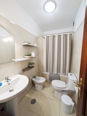Departamento familiar, balcón, vista a la ciudad | Baño