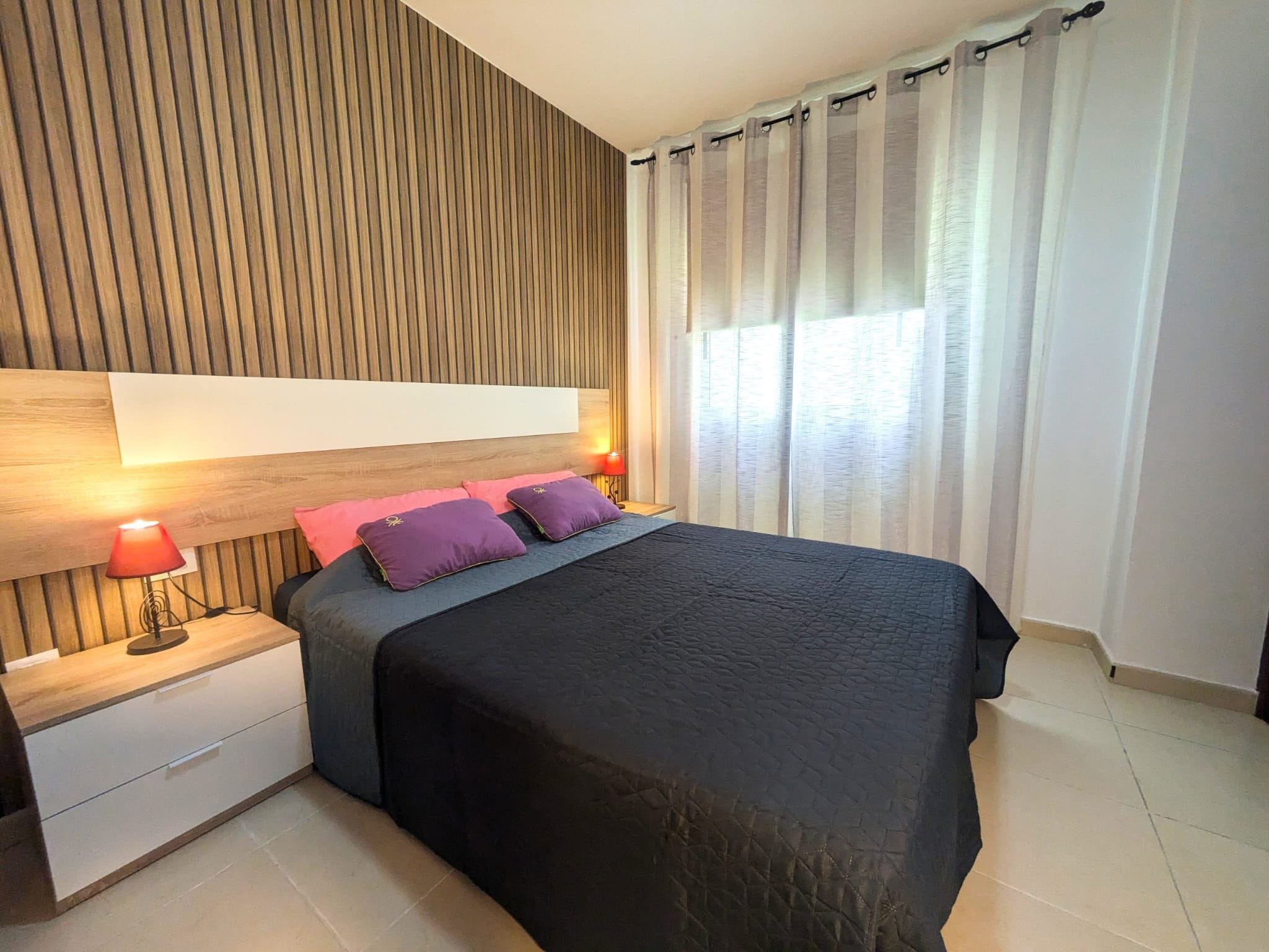 Familienapartment, Balkon, Stadtblick | Zimmersafe, Verdunkelungsvorhänge, Bügeleisen/Bügelbrett