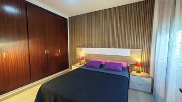 Caja de seguridad en la habitación y cortinas blackout