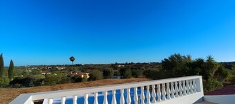 Isolated country house with pool 5 km from the beach