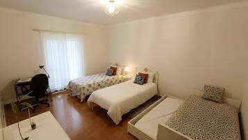 Iron/ironing board, bed sheets