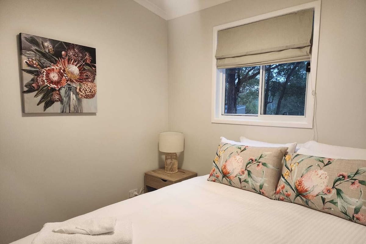 Dobbeltrom, tilpasset bevegelseshemmede | Sengetøy av topp kvalitet, minibar og individuelt dekorert