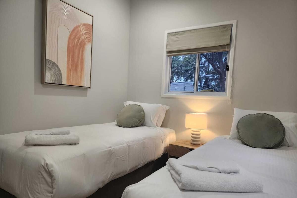 Stuga Standard - utsikt mot trÀdgÄrden | SÀngtillbehör av högsta kvalitet, minibar och individuell inredning