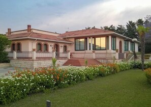 Front of property - Villa with private Pool (Ispica)