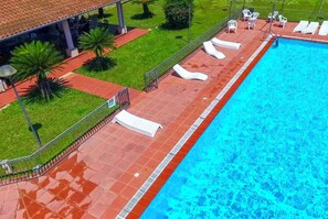 Piscina externa sazonal