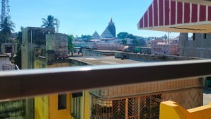 Deluxe Room With Temple View - Shree Dham Palace (Puri)