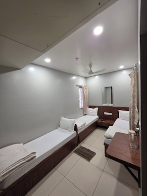 Three Bedded Room - Shree Dham Palace (Puri)