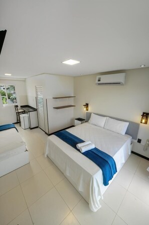 ستائر تعتيم ومكواة/لوح كي وواي فاي مجانًا