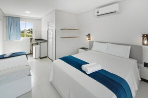 ستائر تعتيم ومكواة/لوح كي وواي فاي مجانًا