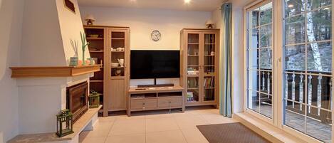 Apartment, Balcony | Living area | 37-inch Smart TV with satellite channels