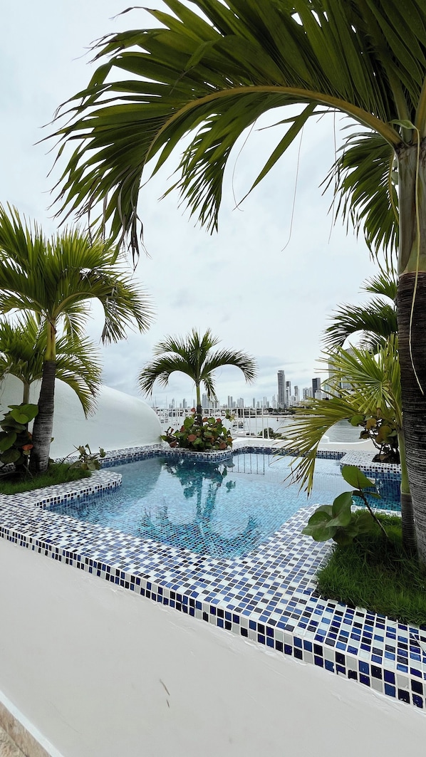 Luxe appartement, patio | Zwembad