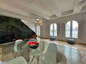 Apartamento superluxo, varanda | Opções para refeição