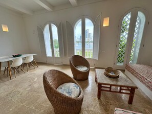 Departamento, vista a la bahía | Interior