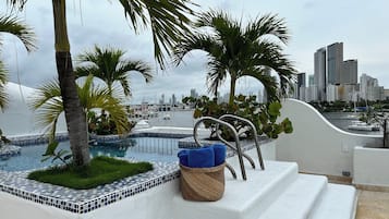 Apartamento superluxo, varanda | Piscina