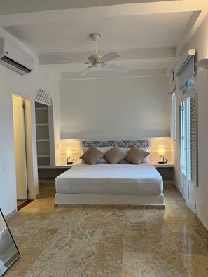 Apartamento superluxo, varanda | Espaço de trabalho para notebook, ferros/tábuas de passar roupa