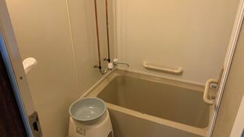 Phòng tập thể cơ bản, chỉ dành cho nữ, không hút thuốc | Phòng tắm | Vòi sen/bồn tắm kết hợp, khăn tắm, xà phòng, dầu gội