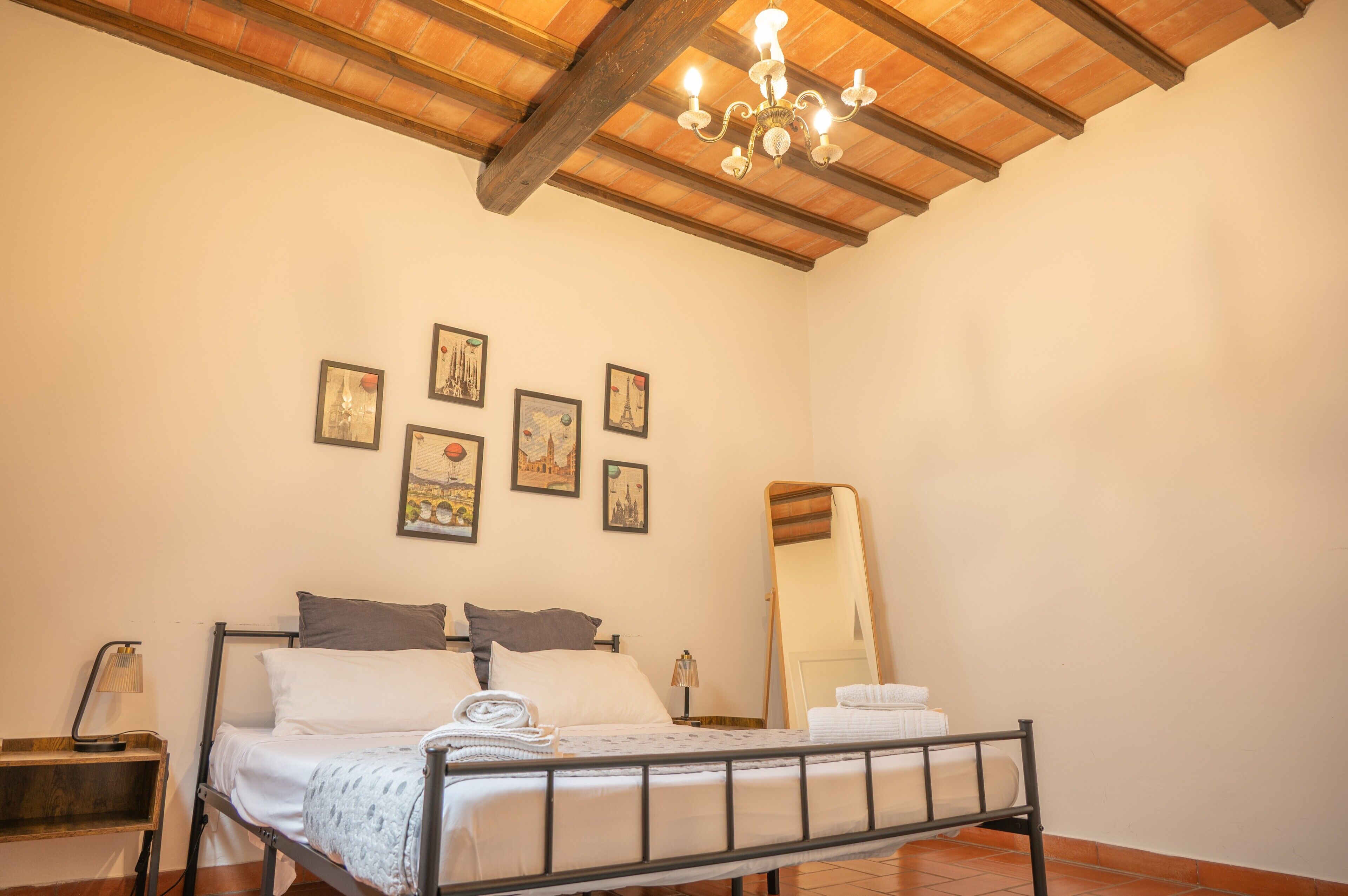 2 habitaciones, tabla de planchar con plancha, wifi y ropa de cama 