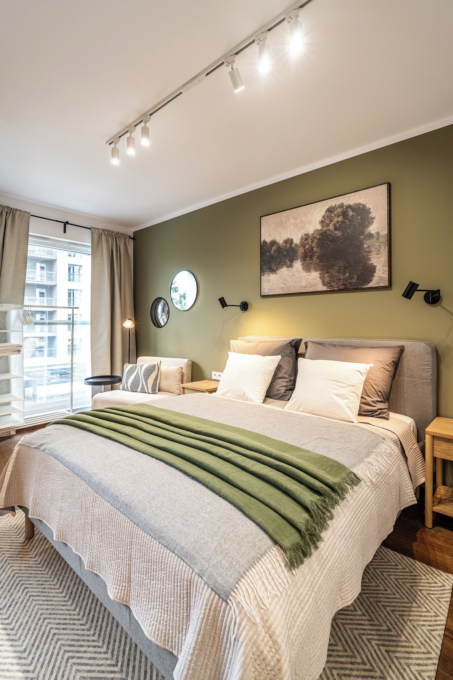 Estudio, balcón | Tabla de planchar con plancha, wifi gratis, ropa de cama