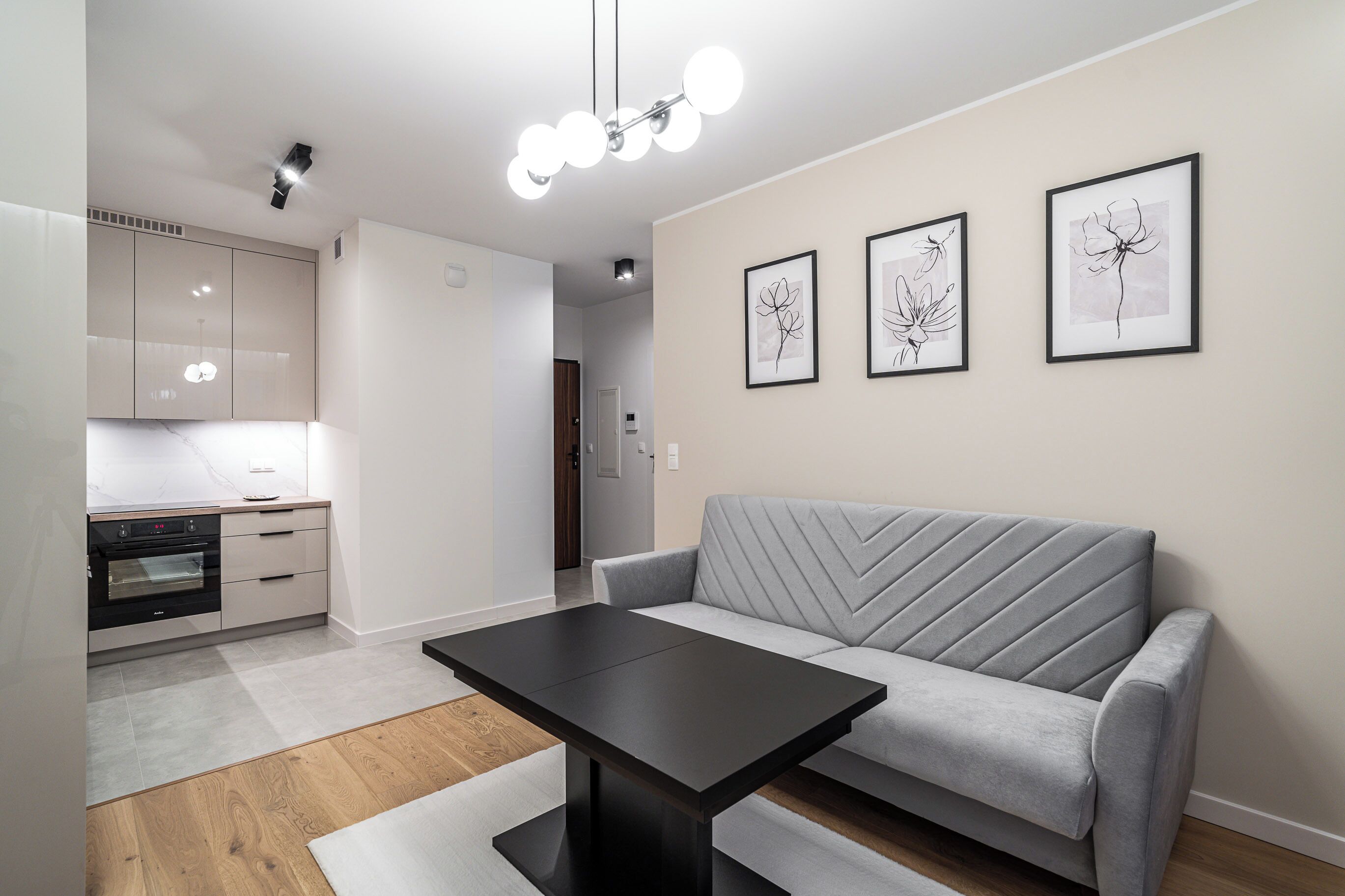 Apartamento, balcón | Sala de estar | Una Smart TV