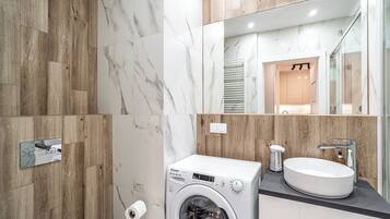 Apartment, Balcony | Bathroom