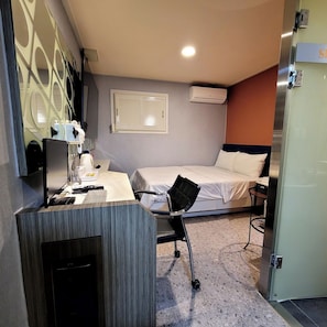 Desk, laptop workspace, free WiFi - SKY Motel (Seoul)