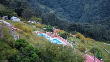 Piscine extérieure (ouverte en saison)