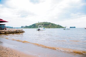 Front of property - Kivu hilltop Beach Hotel & Apartment (Nyayumba)