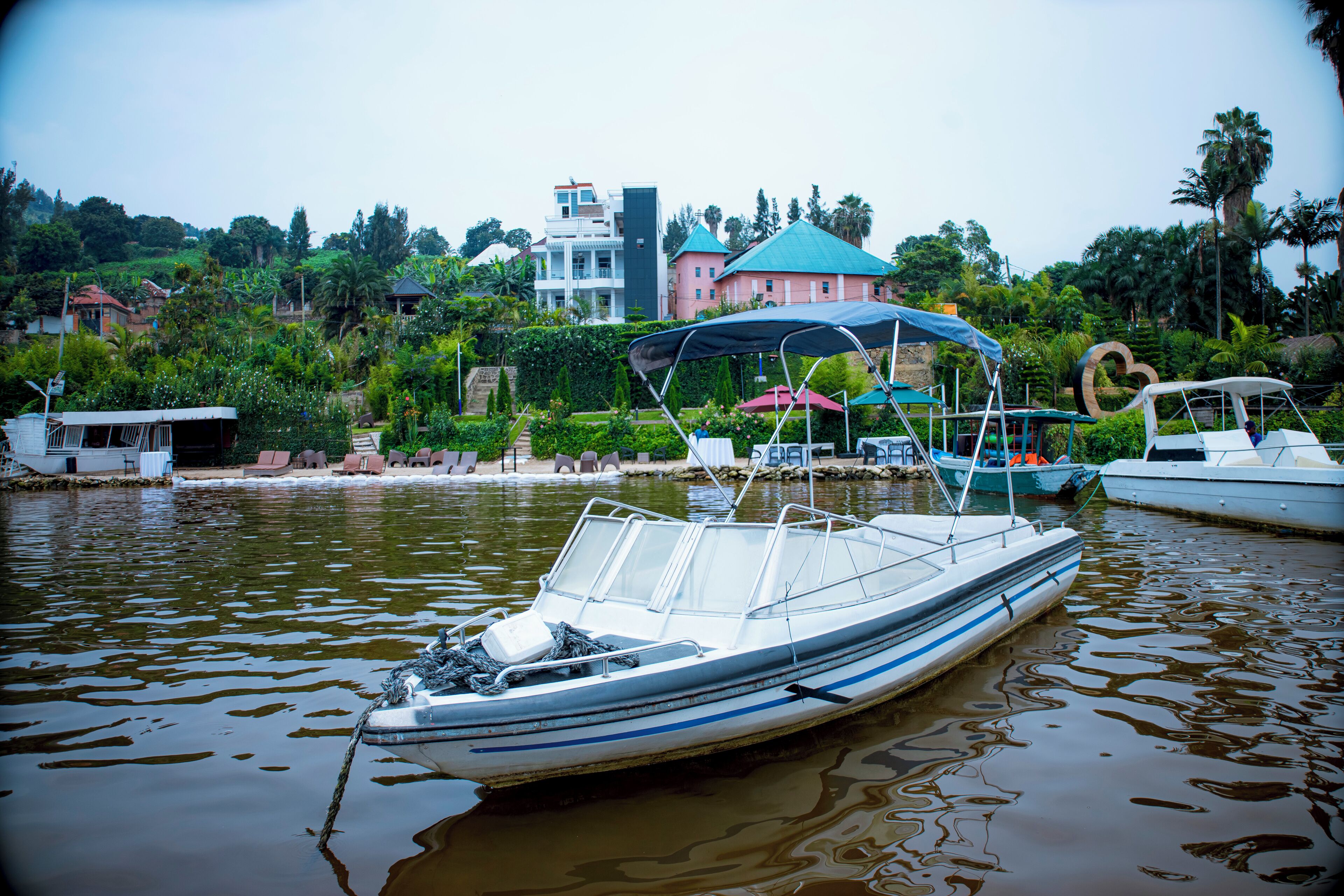Private beach, white sand, beach shuttle, 2 beach bars