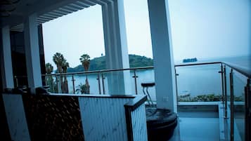 Deluxe Double Room, Lake View | Terrace/patio