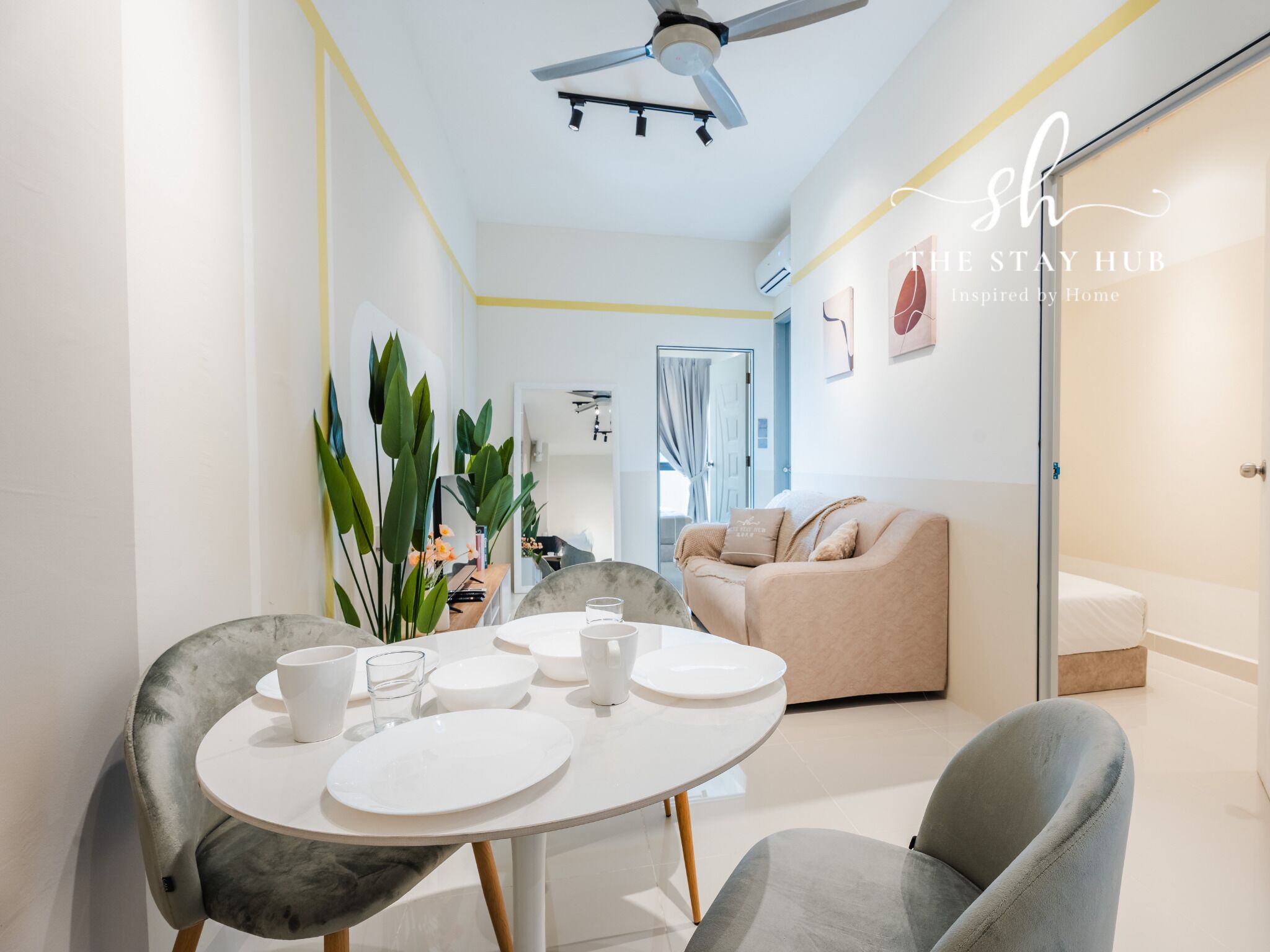 Iron/ironing board, bed sheets