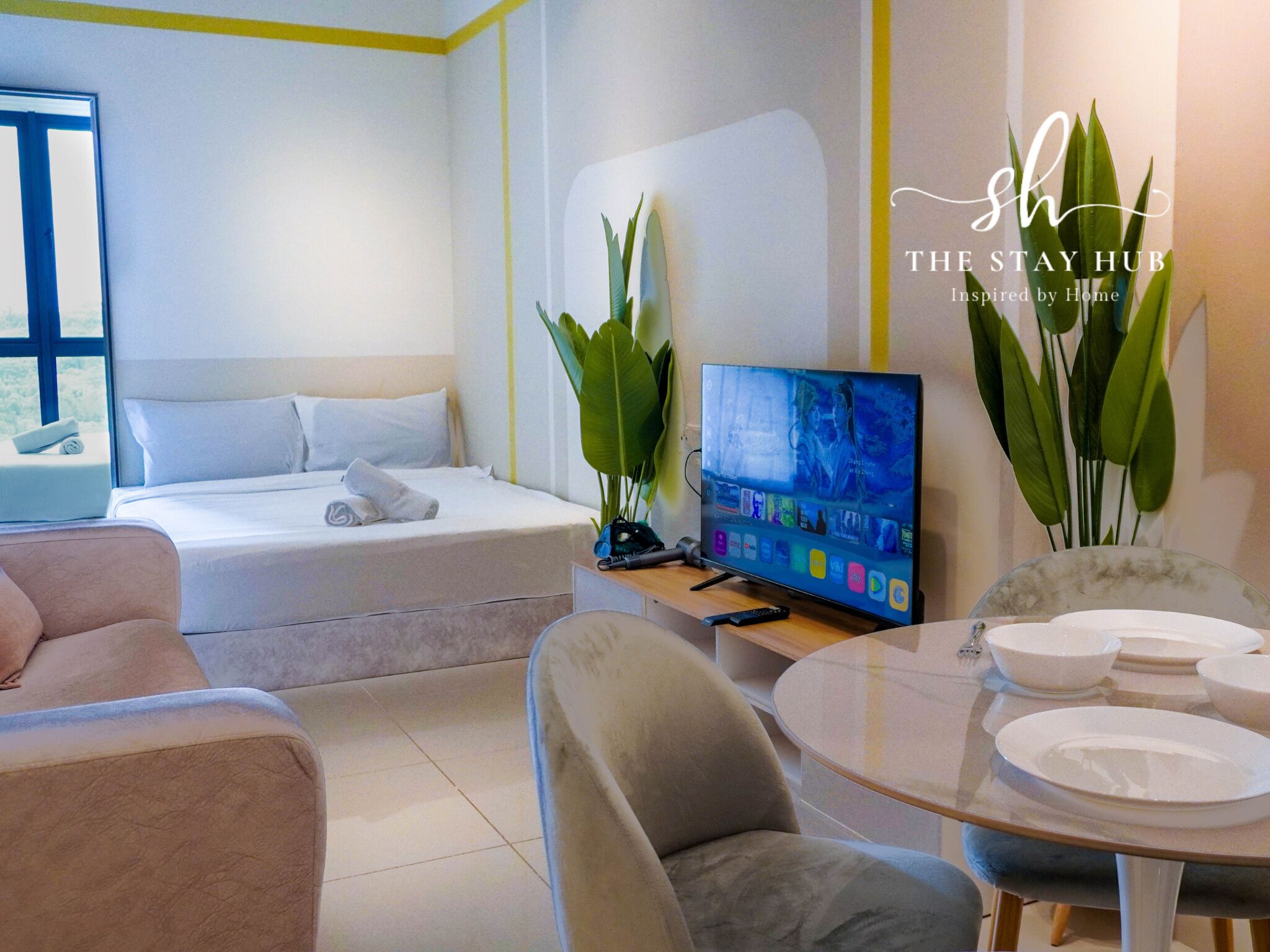 Family Apartment, 2 Bedrooms, Non Smoking, Kitchen | Living area | 40-inch Smart TV with digital channels