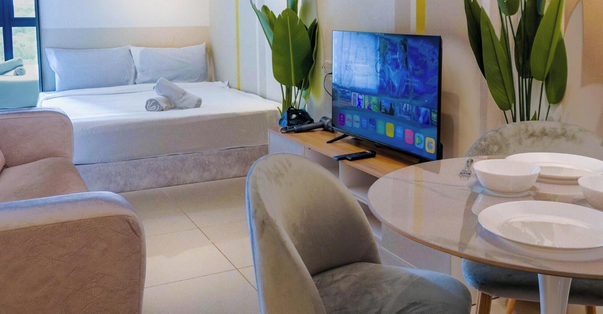 Family Apartment, 2 Bedrooms, Non Smoking, Kitchen | Living area | 40-inch Smart TV with digital channels