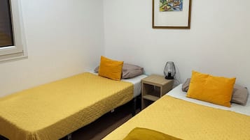 Familien-Dreibettzimmer, Terrasse, Gartenblick