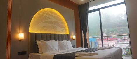 Escritorio, espacio para trabajar con laptop y wifi gratis