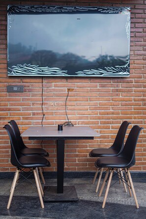 Restaurant - The Lovedale Kodaikanal Stay & Hotel (Kodaikanal)