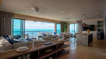 Brankas, tirai kedap cahaya, setrika/meja setrika, dan Wi-Fi gratis