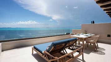 Brankas, tirai kedap cahaya, setrika/meja setrika, dan Wi-Fi gratis