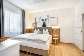 Deluxe Chalet, Mountain View | Blackout drapes, soundproofing, iron/ironing board, free WiFi