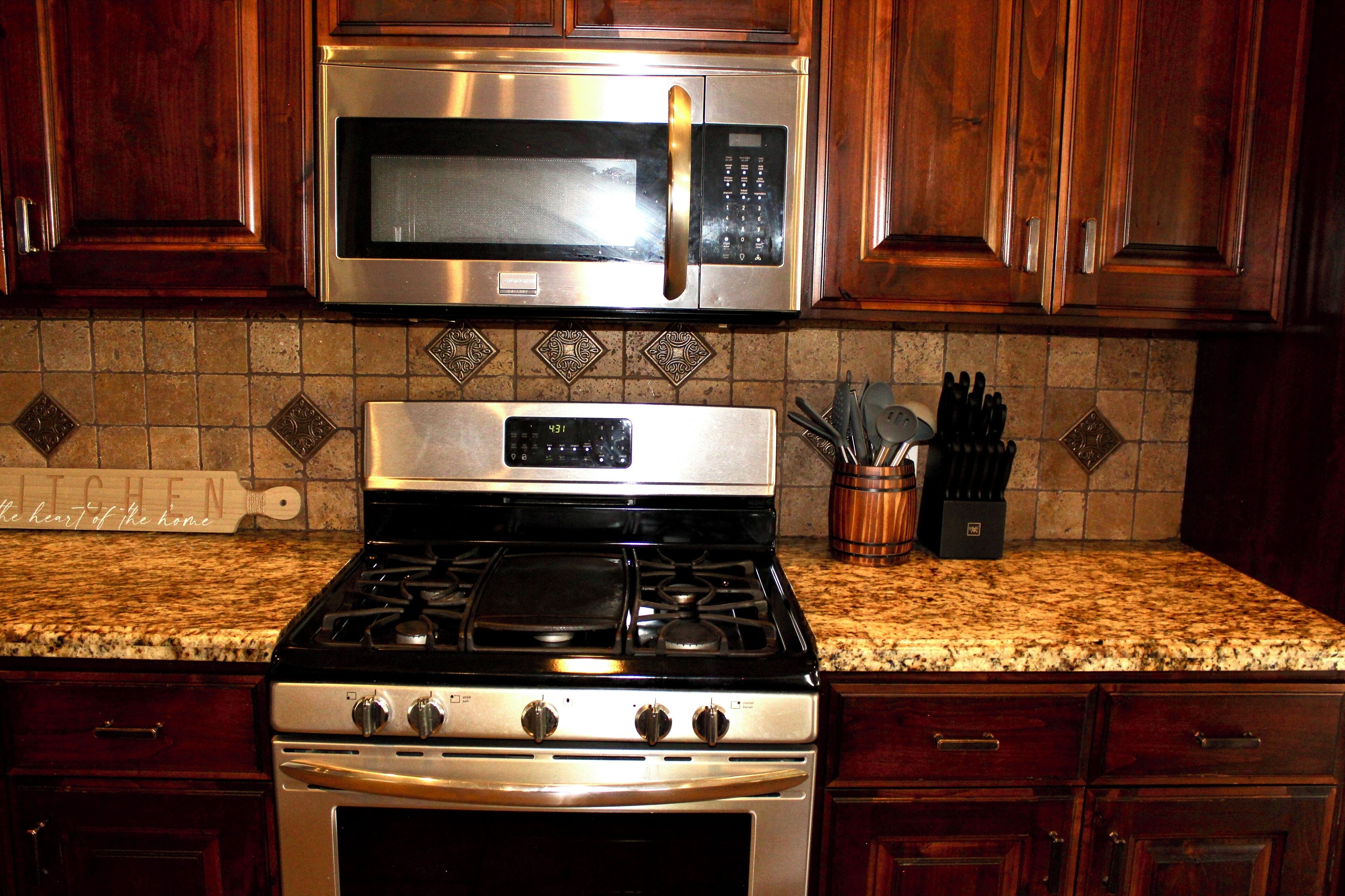 Mikroaaltouuni, uuni, liesi, astianpesukone